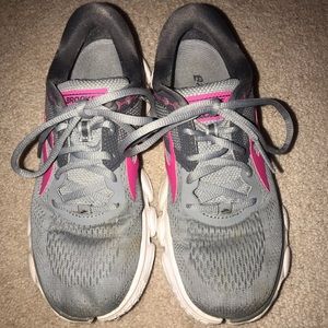brooks running shoes